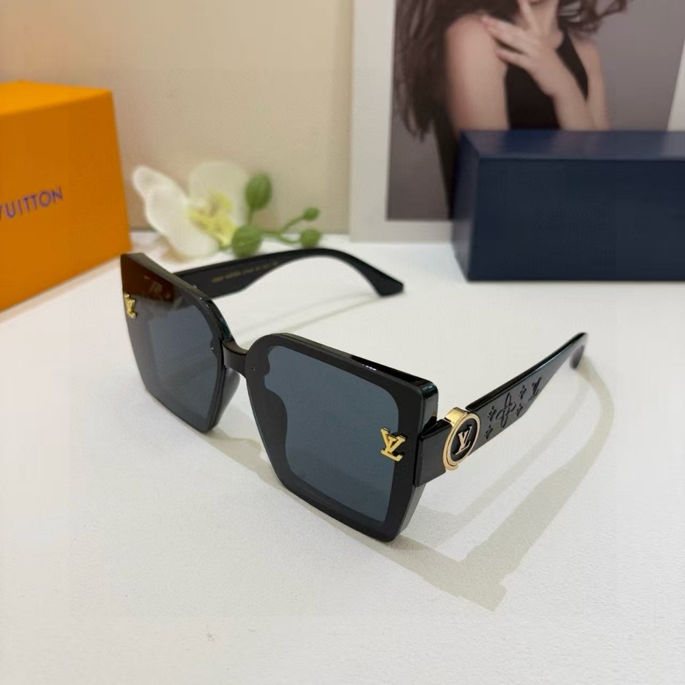 Louis Vuitton Square Black Sunglasses - Picture 3 of 8